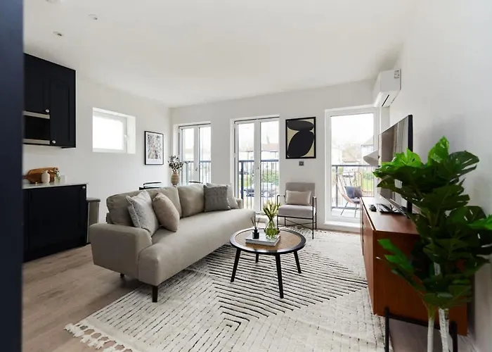 The Wembley Park Wonder - Charming 2Bdr Flat With Balcony